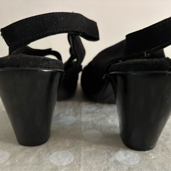 Croft & Barrow Black Strappy Heels - Picture 4 of 10